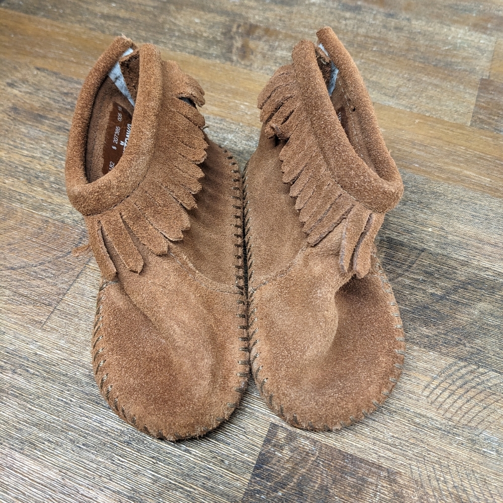 Minnetonka Fringe Top moccasins, Toddler size 5